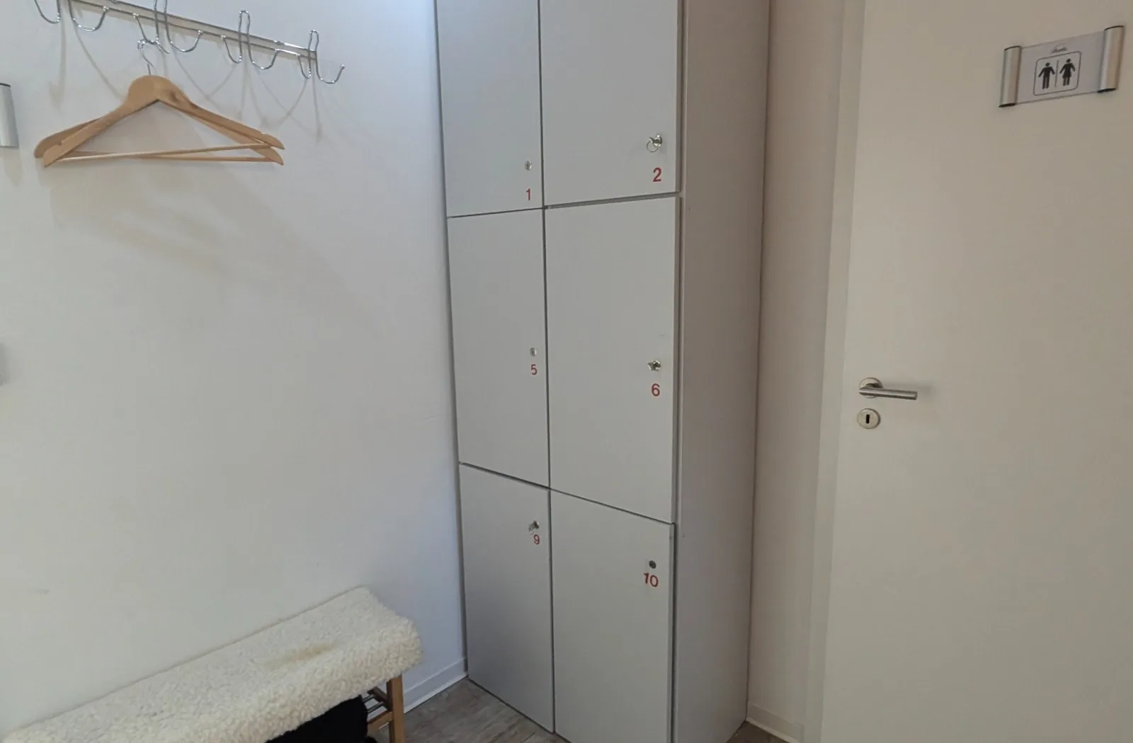 Abschließbare Fächer und Garderobe in der Matilde