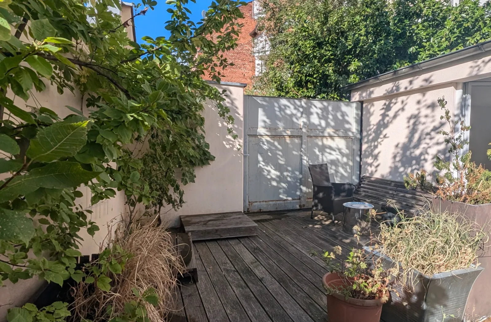 Terrasse und grüner Außenbereich der Matilde in Fürth